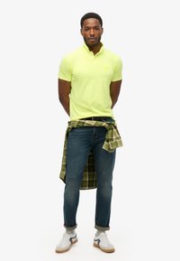 Superdry & Co ESSENTIAL LOGO - Piké - dry fluro yellow