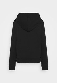 Sweat à capuche noir à manches longues vu de dos avec un design simple et des poignets et un ourlet côtelés sur fond blanc.