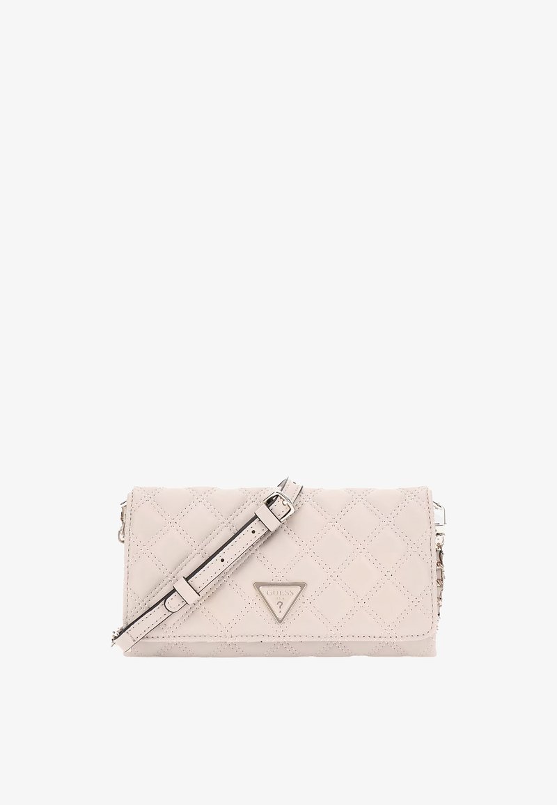 Borsa a tracolla in pelle beige trapuntata con hardware argentato, tracolla rimovibile e accentuazione del logo triangolare. Caratterizzata da una forma rettangolare e una superficie testurizzata.