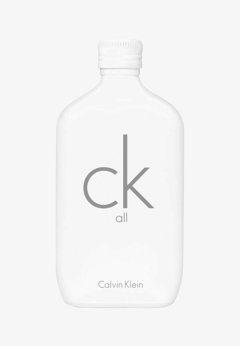 Hvid flaske med afrundede kanter. Minimalistisk design med "ck" i grå og teksten "Calvin Klein" nederst. Skruelåg.