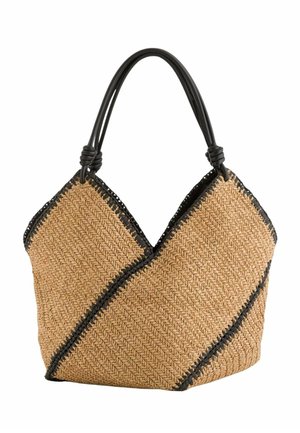 Bolso tote de paja tejido con ribete y asas de cuero negro, con un patrón diagonal texturizado y asas con nudos.
