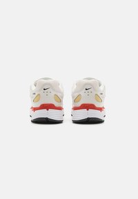 Nike Sportswear P 6000 - Tossud - phantom/dragon red/white/black/team gold
