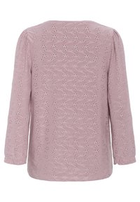 Langärmlige Bluse aus leicht rosafarbenem Stoff mit einem strukturierten Muster und Lochmuster-Ausschnitten sowie sanften Puffärmeln. Rundhalsausschnitt und -saum.