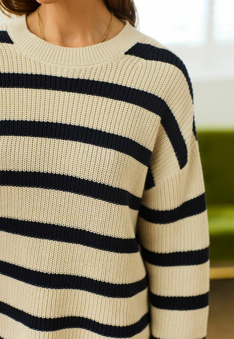 Next MYLEENE KLASS STRIPED CREW NECK - Jumper - ecru cream navy blue