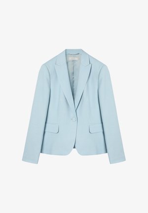Blazer bleu clair pour femme à un seul bouton, avec des revers à cran et des poches à rabat, présenté sur un fond blanc.