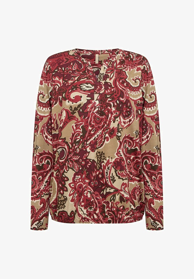 Blouse met lange mouwen, versierd met een ingewikkeld paisley bloemenpatroon in rood, beige en bruin, en een kleine v-hals uitsparing bij de kraag.