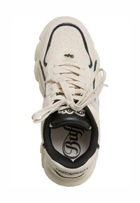 Baskets en blanc cassé avec des accents noirs. Matières en daim et cuir, design arrondi, boîte à orteils perforée et lacets plats. Logo sur la languette.