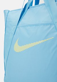Nike Performance GYM TOTE - Sportska torba - aquarius blue/light laser orange