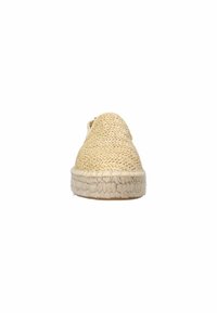 Geweven stro espadrille met een ronde neus, lichtbeige kleur, touwzool en een zachte stoffen voering aan de achterkant.