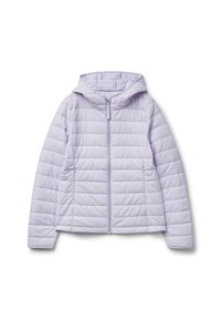 Světlofialová bunda do deště s kapucí, s horizontálními prošívanými panely, předním zipem a postranními kapsami. Hladký povrch, lehký materiál.