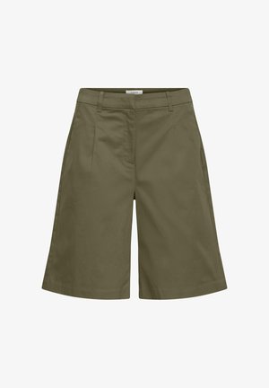 Olijfgroene korte broek tot aan de knie met hoge taille, riemlussen, voorplooien en een verborgen voorvaksluiting op een witte achtergrond.