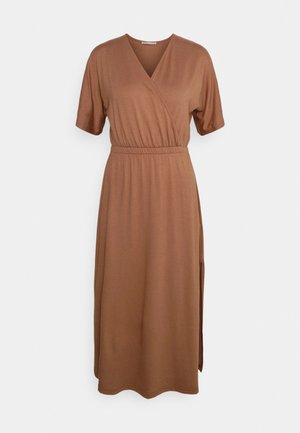 Vestido castanho até ao joelho, feito de um tecido suave, com um design cruzado, mangas curtas e uma cintura elástica; possui uma abertura lateral.