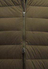 NAVIGATION DOWN - Pūkinė striukė - olive brown