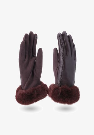 Un paio di guanti invernali marrone scuro con polsini in morbida pelliccia, un lato in suede e l'altro in pelle liscia, esposti in posizione verticale.
