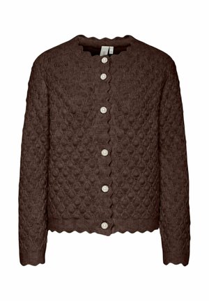 Cardigan en tricot marron foncé avec des bords festonnés et des boutons imitation perles sur le devant, présentant un motif en losanges texturé.