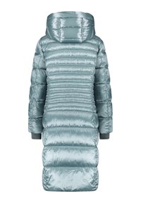 Abrigo acolchado en azul claro con capucha, presenta costuras verticales, mangas largas y puños de punto. Acabado suave y brillante.