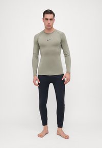 Nike Performance PRO - Undershirt - khaki/black