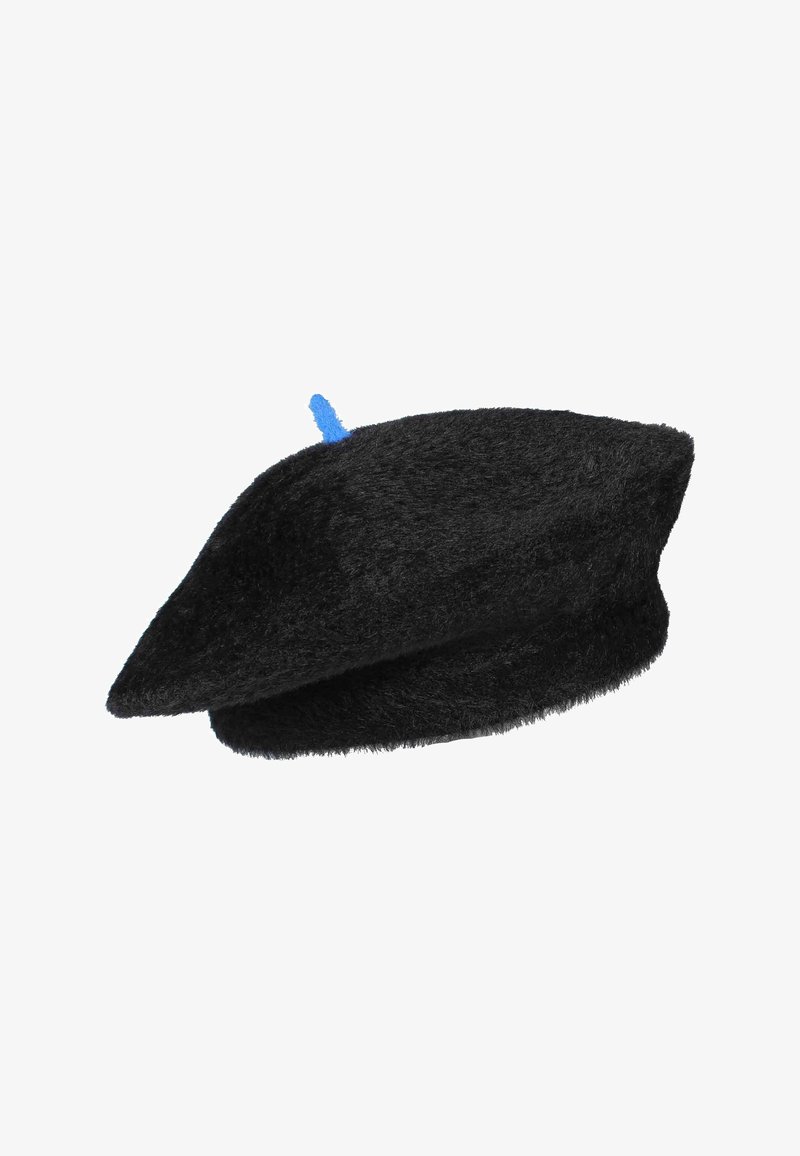 Mustkarva must beret, mille ülemises osas on väike püstine sinine vars, isoleeritud valgel taustal.