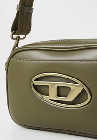 Diesel HOLI CAMERA BAG UNISEX - Borsa a tracolla - dark olive