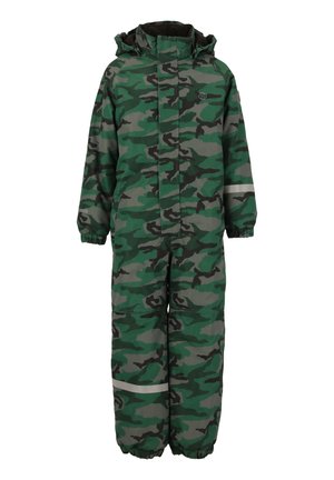 Combinaison de neige camouflage vert et gris avec capuche, manches longues, poignets élastiques et une bande réfléchissante sur les jambes pour la visibilité.