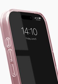 Smartfon z przezroczystą różową obudową, na ekranie widoczny czas 14:10 oraz data piątek, 6 czerwca, pokazujący sygnał 5G i poziom baterii na 45%.