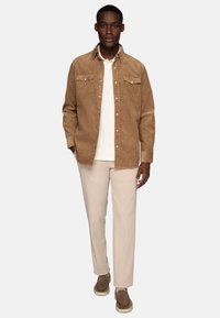 Boggi Milano REGULAR FIT - Košile - hazelnut