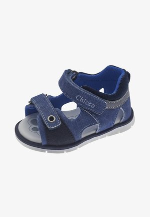 Sandale en tissu bleu avec des sangles en Velcro ajustables, texture en denim et accents gris. Semelle en caoutchouc et design ouvert pour la ventilation.