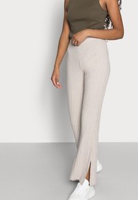 Gina Tricot Petite Tygbyxor - beige