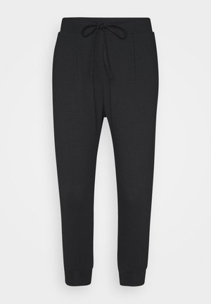 Crne tapered jogger hlače s pojasom za podešavanje i manžetama na gležnjevima, izrađene od mekanog materijala za svakodnevno nošenje.