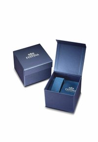 Scatola regalo blu navy con finitura testurizzata e logo Festina in argento, aperta per rivelare un vano interno blu abbinato e un inserto imbottito.