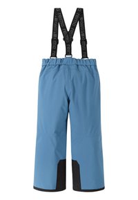 Pantaloni impermeabili albaștri cu accente negre, talie elastică și suspenders negri ajustabili cu un logo. Lungime scurtă cu o textură netedă.