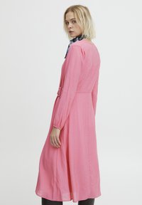 ICHI IHTAVATO DR - Denní šaty - chateau rose