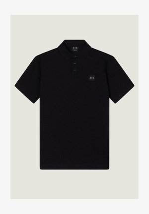 Polo nera a maniche corte con abbottonatura a tre bottoni e piccola patch con logo A|X sul petto a sinistra.
