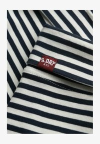 Geselecteerd, eclipse navy stripe