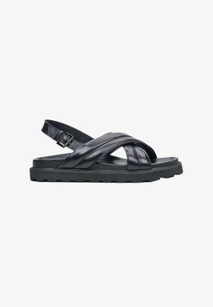 Zwarte leren sandalen met een kruisbandontwerp, verstelbare enkelgesp en een geprofileerde rubberen zool voor grip.