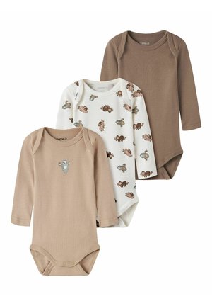 Trois bodies bébé à manches longues en beige, blanc avec imprimés d’animaux et marron, disposés en chevauchement sur un fond blanc.
