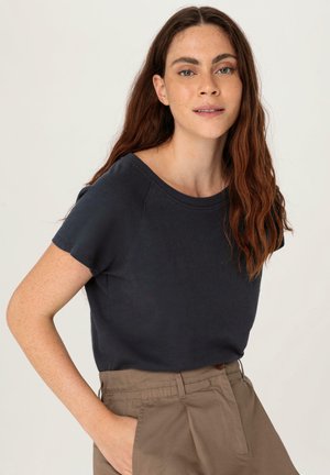 hessnatur REGULAR - Basic T-shirt - marine