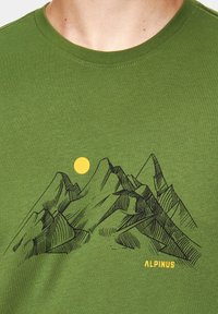 Alpinus - T-shirt z nadrukiem