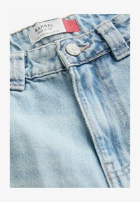 Vybráno, bleach denim