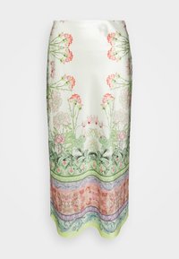 Jupe midi en satin à motif floral avec une base blanche, des motifs floraux roses et verts, et des bordures décoratives superposées dans des couleurs pastel douces.