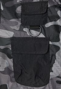 Karl Kani Väst - black