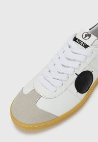 Thumbnail Image 6