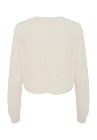 Suéter blanco de punto con mangas largas, diseño corto y un patrón texturizado. Presenta un cuello redondo y un corte holgado.