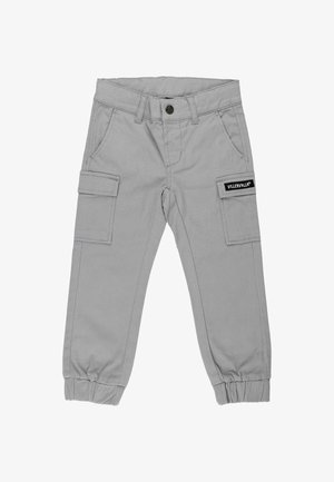 Pantalones cargo grises con puños elásticos, dos bolsillos laterales y una etiqueta de parche en el muslo. Fabricados con un tejido duradero y de textura suave.