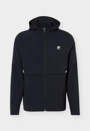 Μαύρο φούτερ με φερμουάρ και κουκούλα, μακριά μανίκια, μικρό λευκό λογότυπο στο αριστερό μέρος του στήθους και διακριτικές λευκές ανακλαστικές λεπτομέρειες κοντά στις τσέπες.