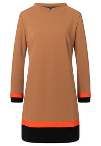 Braunes langärmliges Kleid mit hohem Kragen und orange- und schwarz gestreiften Akzenten am Saum und an den Manschetten, gefertigt aus einem glatten Stoff.