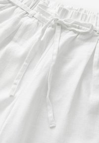 TALL FIT - RICH BARREL  - Housut - white