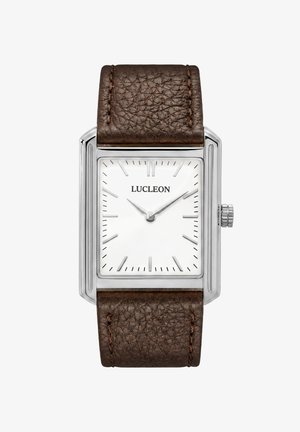 Rektangulært sølvklokke med hvit urskive, minimalistiske timeindikatorer, sølvfargede visere, brun teksturert skinnrem og "LUCLEON"-logo i midten.