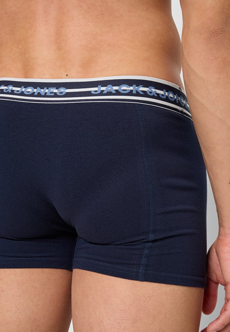 Boxer shorts bleu marine en coton lisse, avec une coupe ajustée et une ceinture ornée de rayures bleues et blanches alternées ainsi que d'un logo.