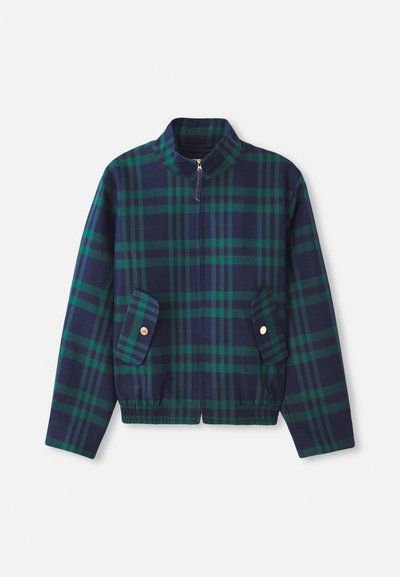 Navi sinise ja rohelise ruudulise mustriga jope, millel on kaelus, ees tõmblukk ja kaks külgtaskut, millel on kuldsed nupud. Elastne vöökoht.